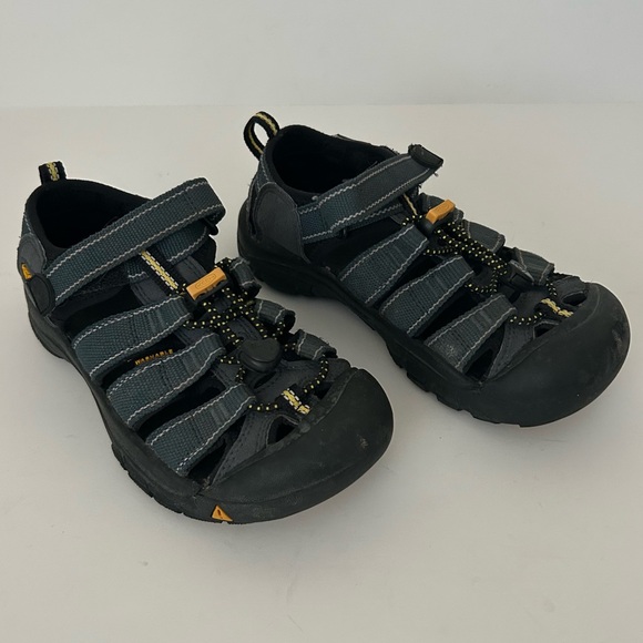 KEEN Kids Newport H2 Waterproof Hiking Beach Everyday Velcro Strap Sandal Size 1 - Picture 1 of 7